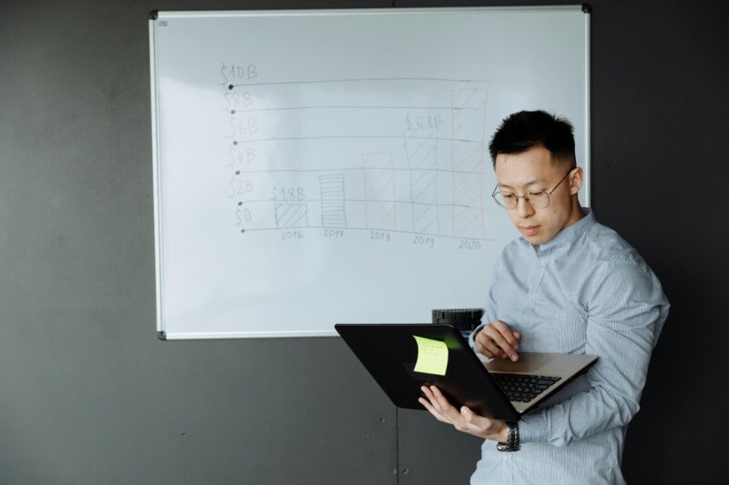 AI创业的底层逻辑：技术vs商业思维，哪个更重要？-CSVIPCK